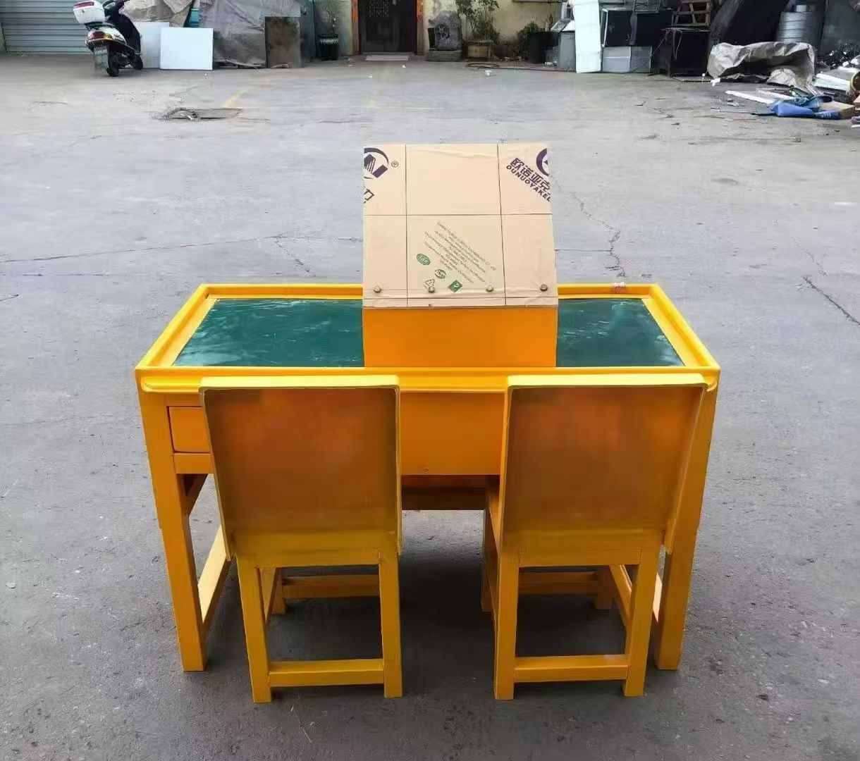 祁阳防静电导通桌井下煤矿火工品发放桌：危险品流转的安全守护者